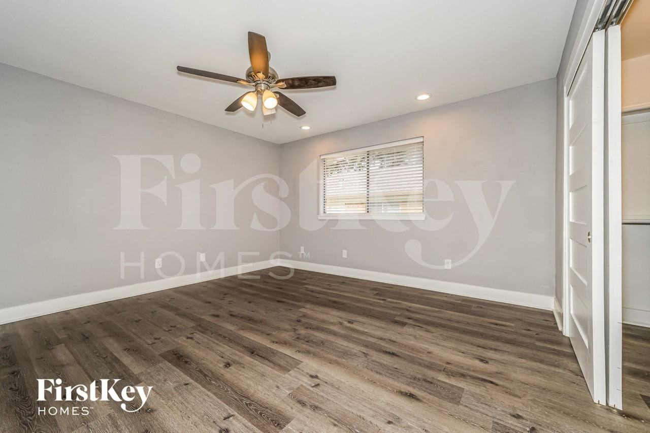 2626 Fallcreek Dr - Photo 7 of 15