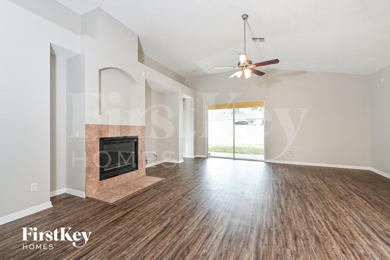 5579 Burlwood Dr - Photo 2 of 16