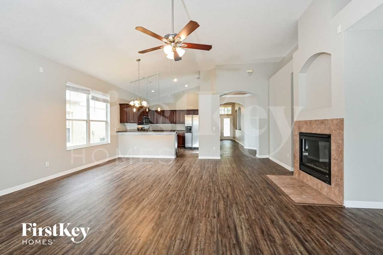 5579 Burlwood Dr - Photo 3 of 16