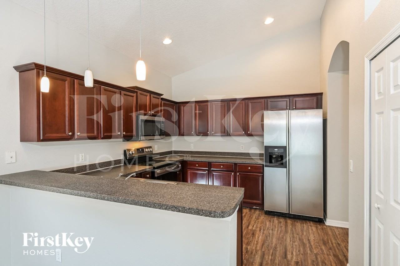 5579 Burlwood Dr - Photo 6 of 16
