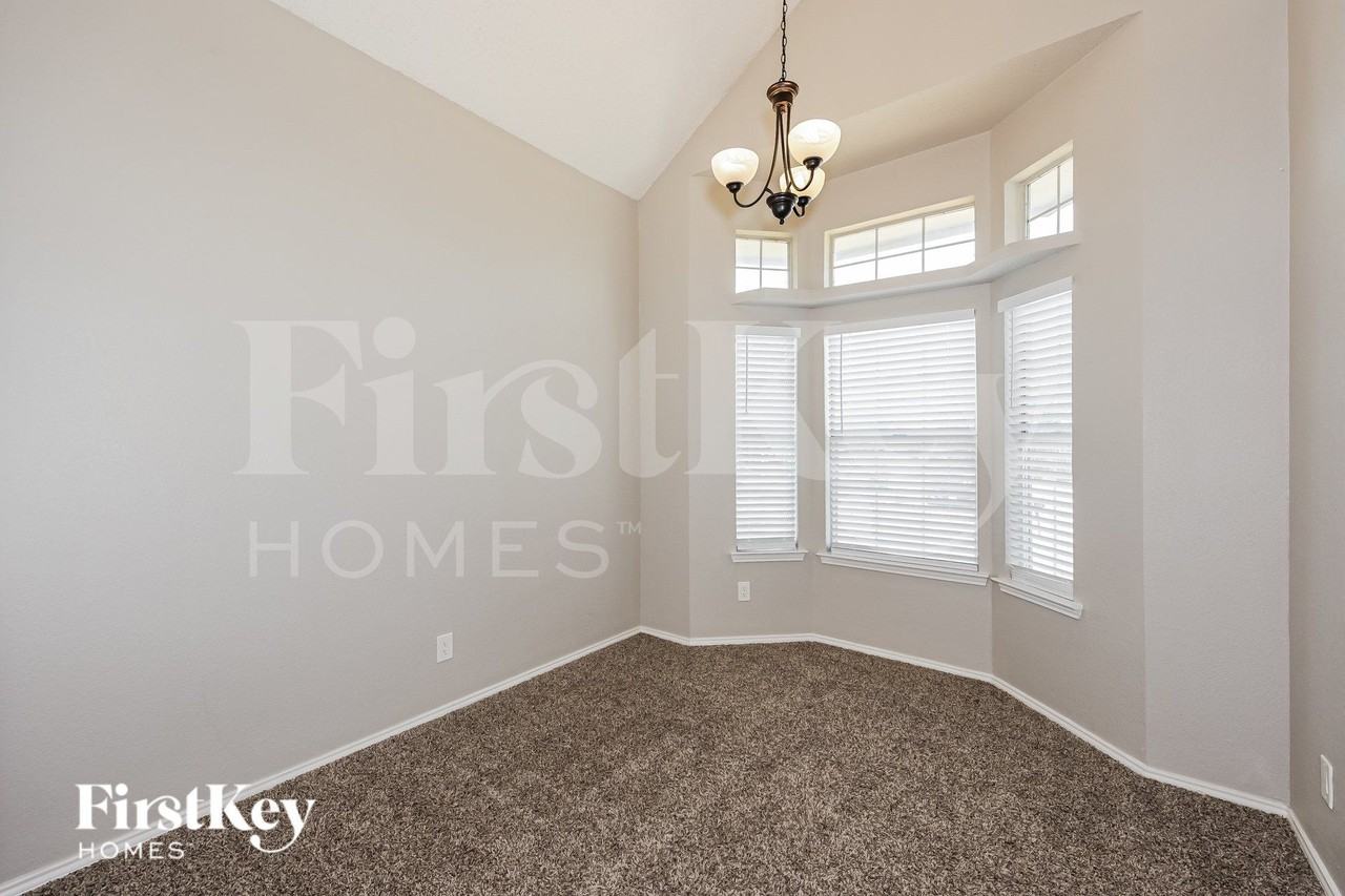 2140 Birch Bend Dr - Photo 4 of 20
