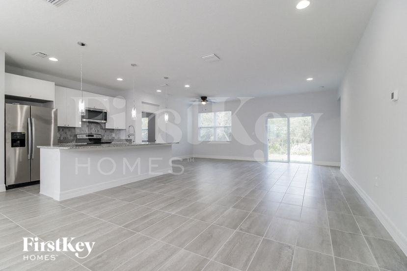 303 Salmon Ct - Photo 3 of 12