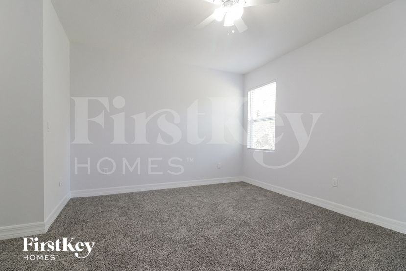 303 Salmon Ct - Photo 6 of 12