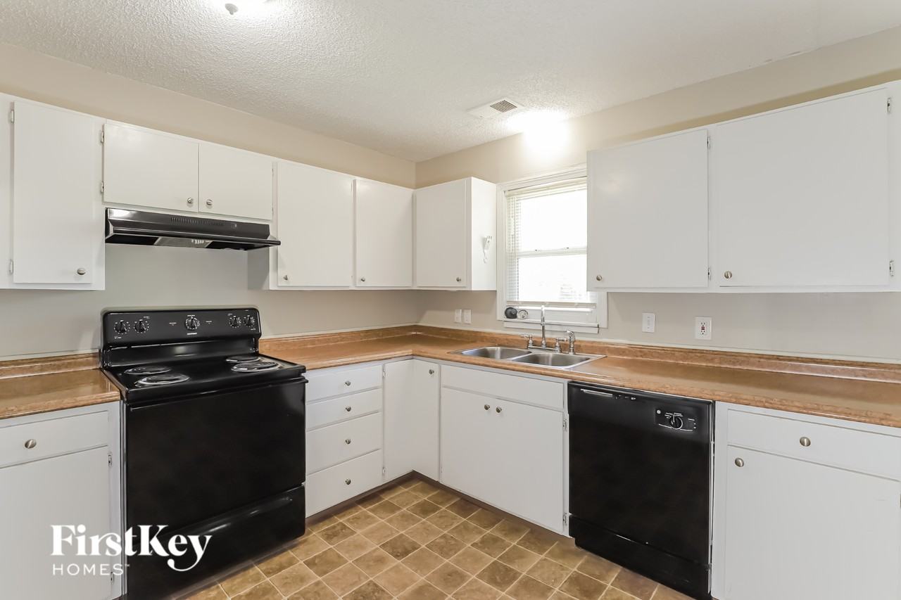 817 S Weaver St - Photo 6 of 16