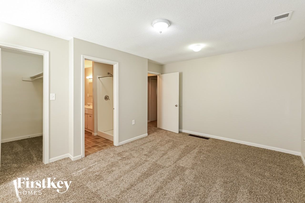 817 S Weaver St - Photo 7 of 16