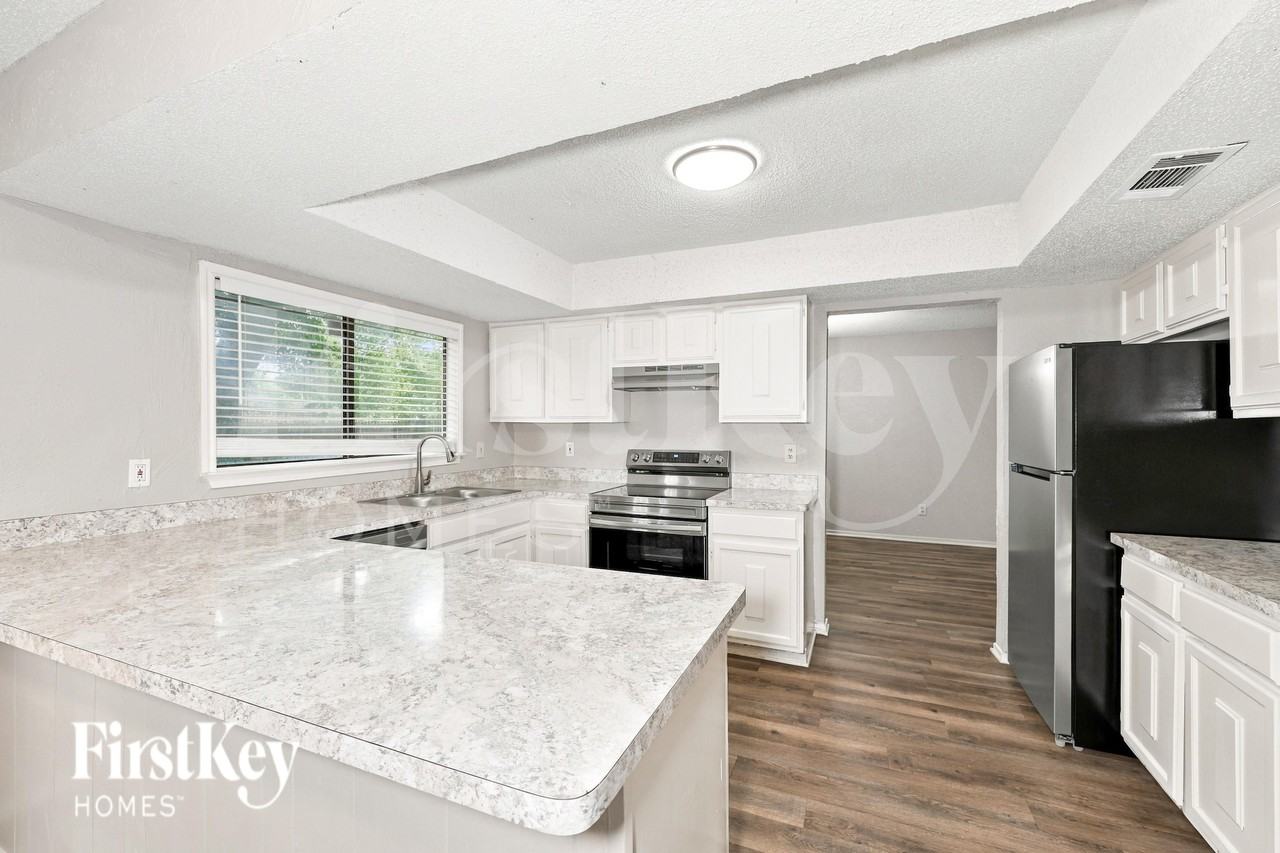 7431 Bayberry Ln - Photo 4 of 17