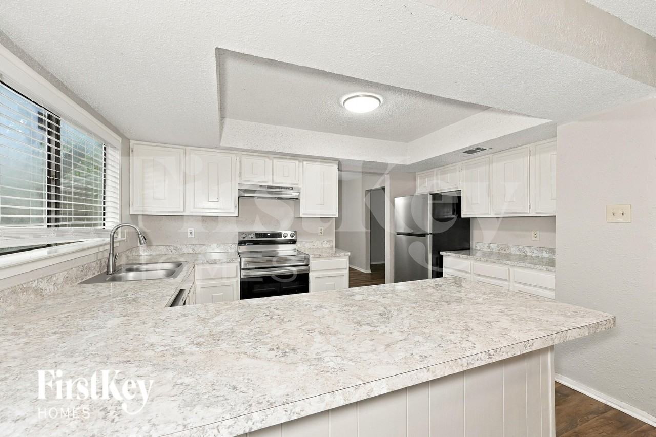7431 Bayberry Ln - Photo 5 of 17