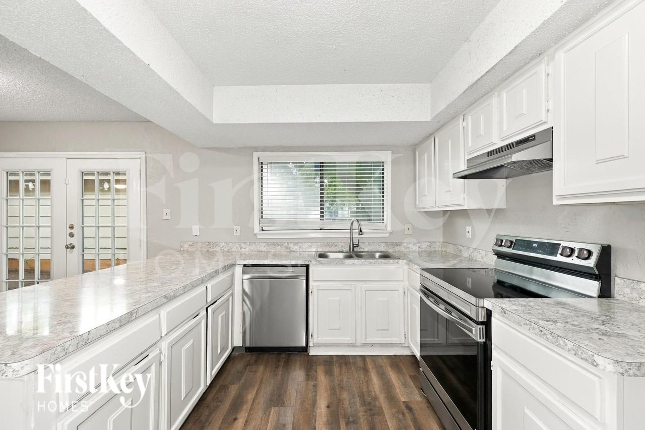 7431 Bayberry Ln - Photo 6 of 17