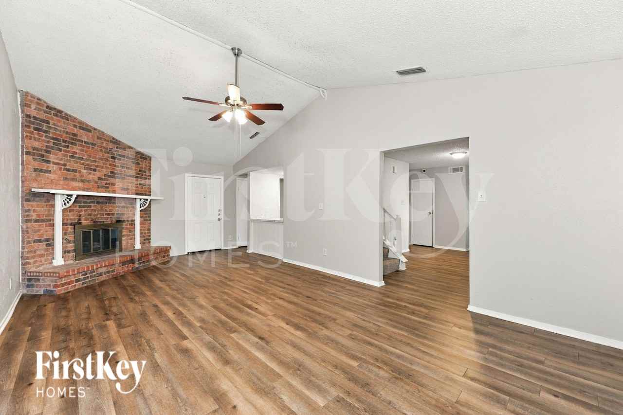 7431 Bayberry Ln - Photo 7 of 17