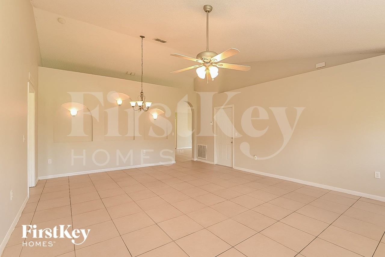 739 Robin Ct - Photo 4 of 16