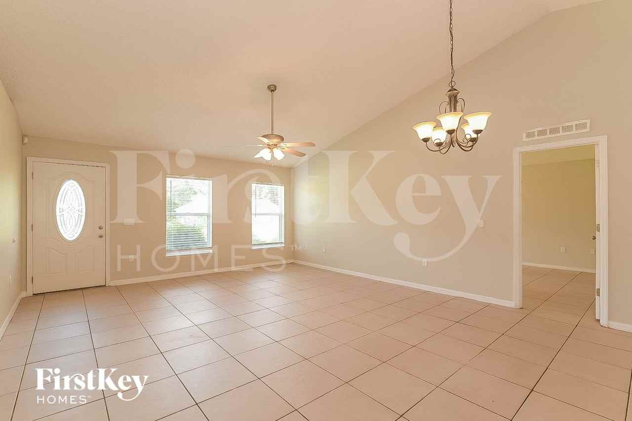 739 Robin Ct - Photo 5 of 16