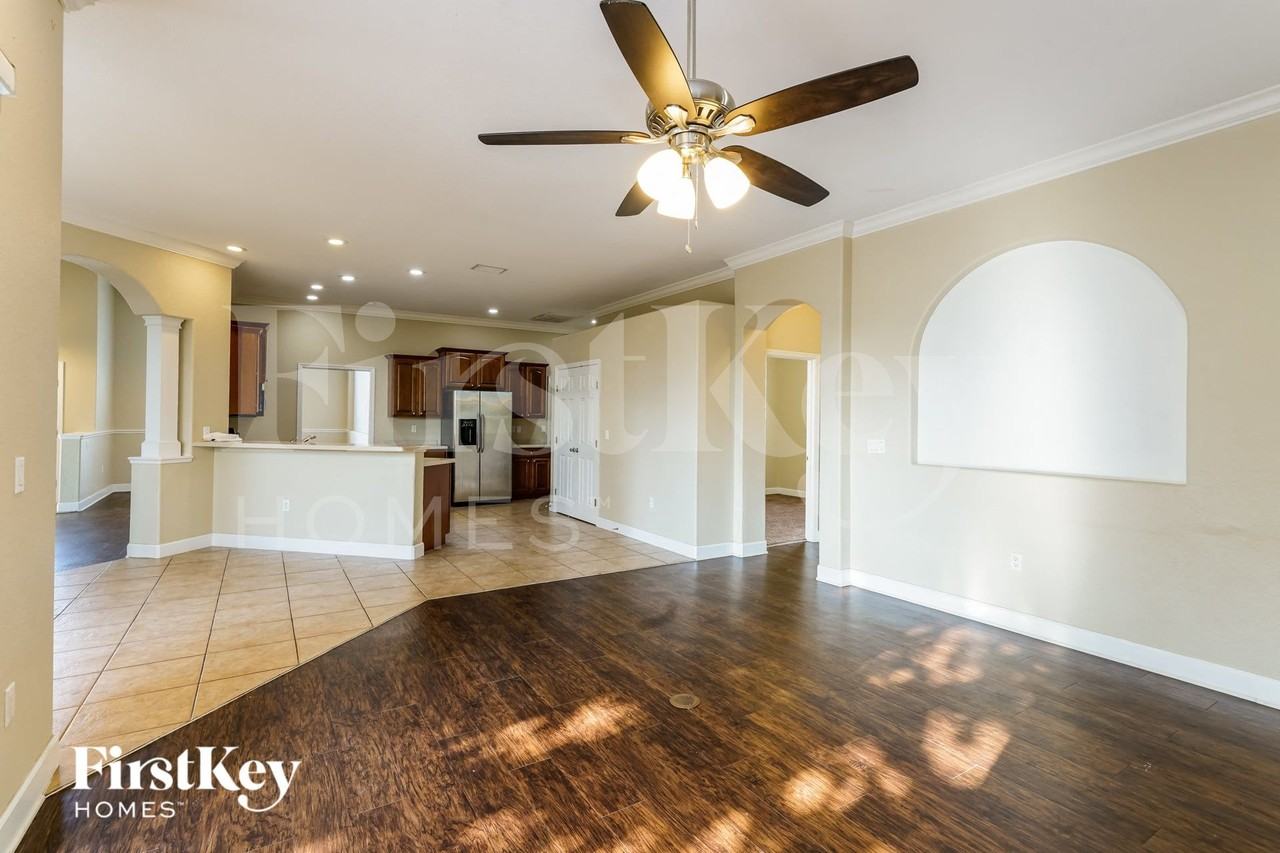 6708 Highlands Creek Loop - Photo 3 of 16