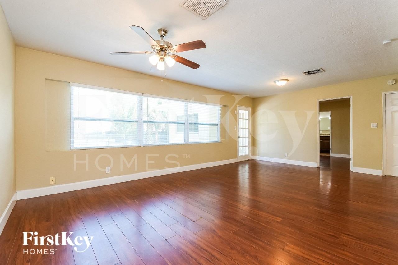 630 N Lakemont Ave - Photo 2 of 16