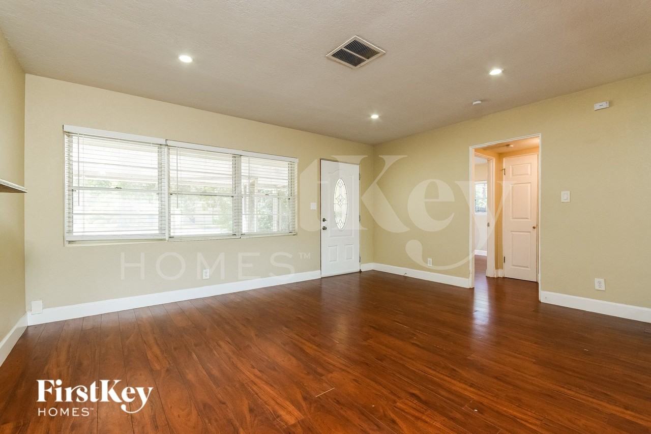630 N Lakemont Ave - Photo 3 of 16