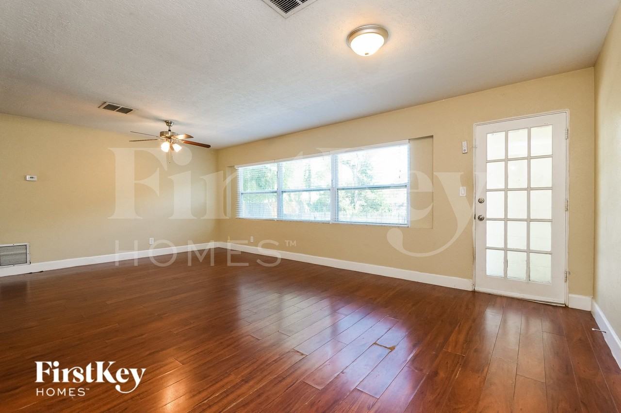 630 N Lakemont Ave - Photo 4 of 16