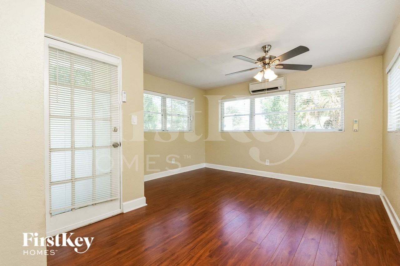 630 N Lakemont Ave - Photo 5 of 16