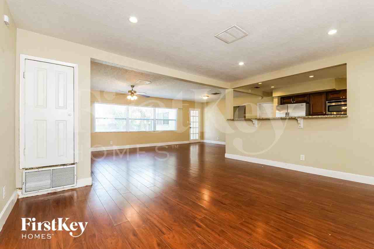 630 N Lakemont Ave - Photo 6 of 16