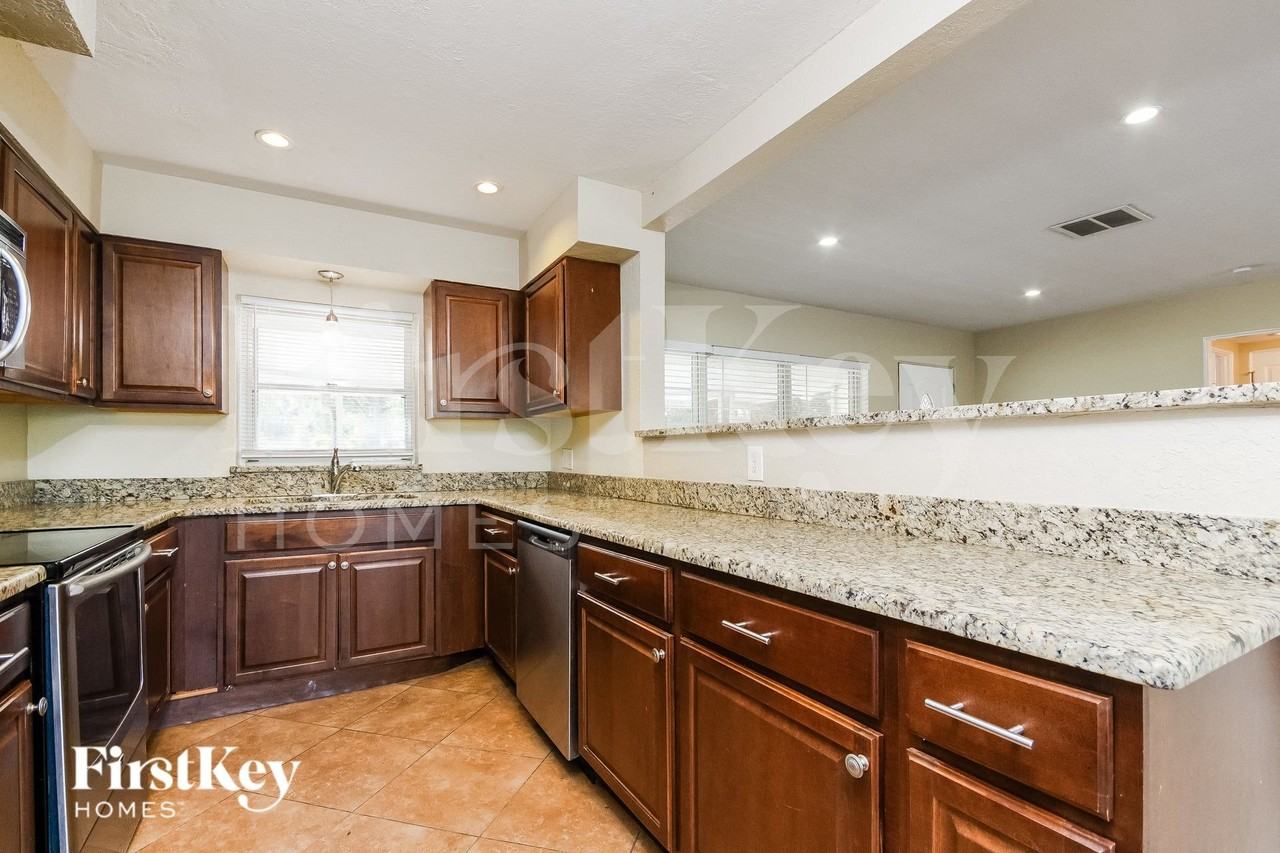 630 N Lakemont Ave - Photo 7 of 16