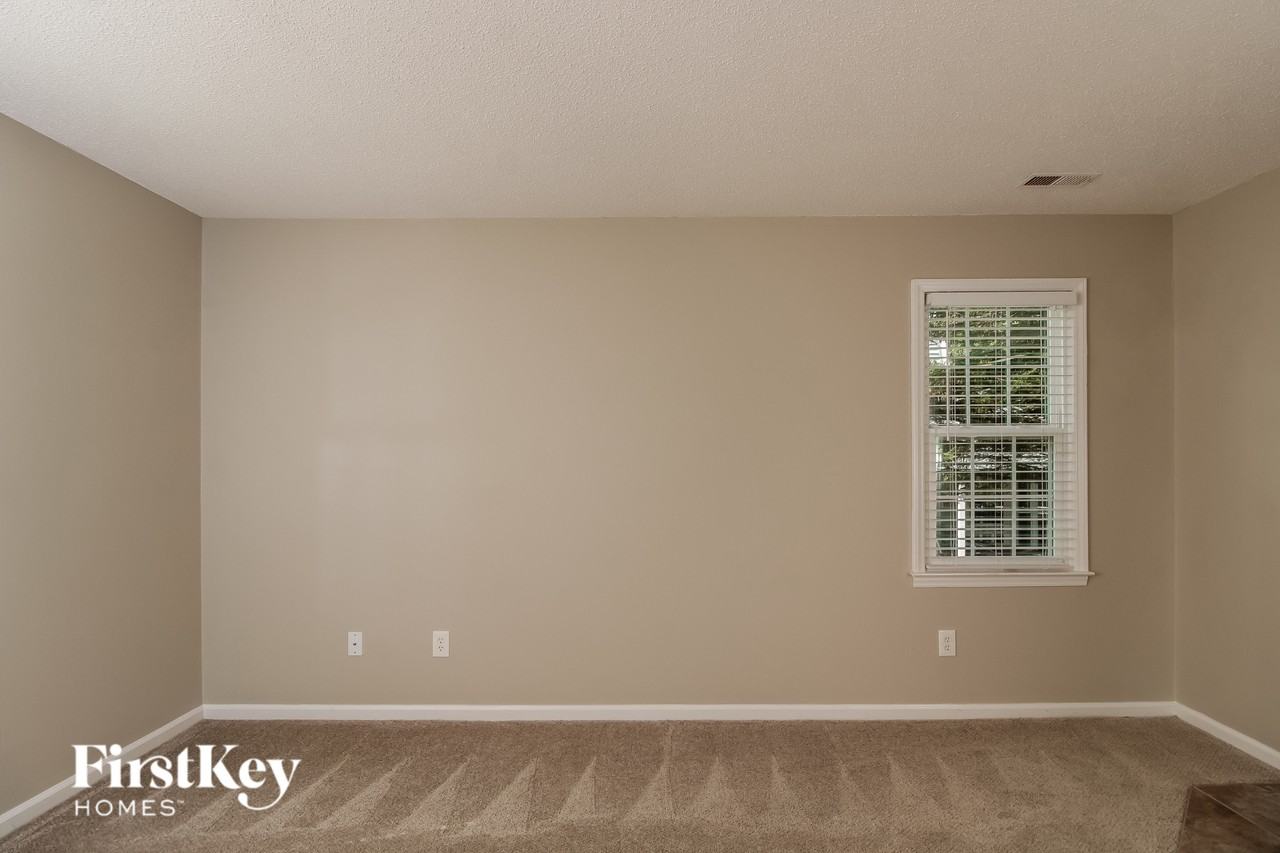 5021 Hutchins St - Photo 3 of 15