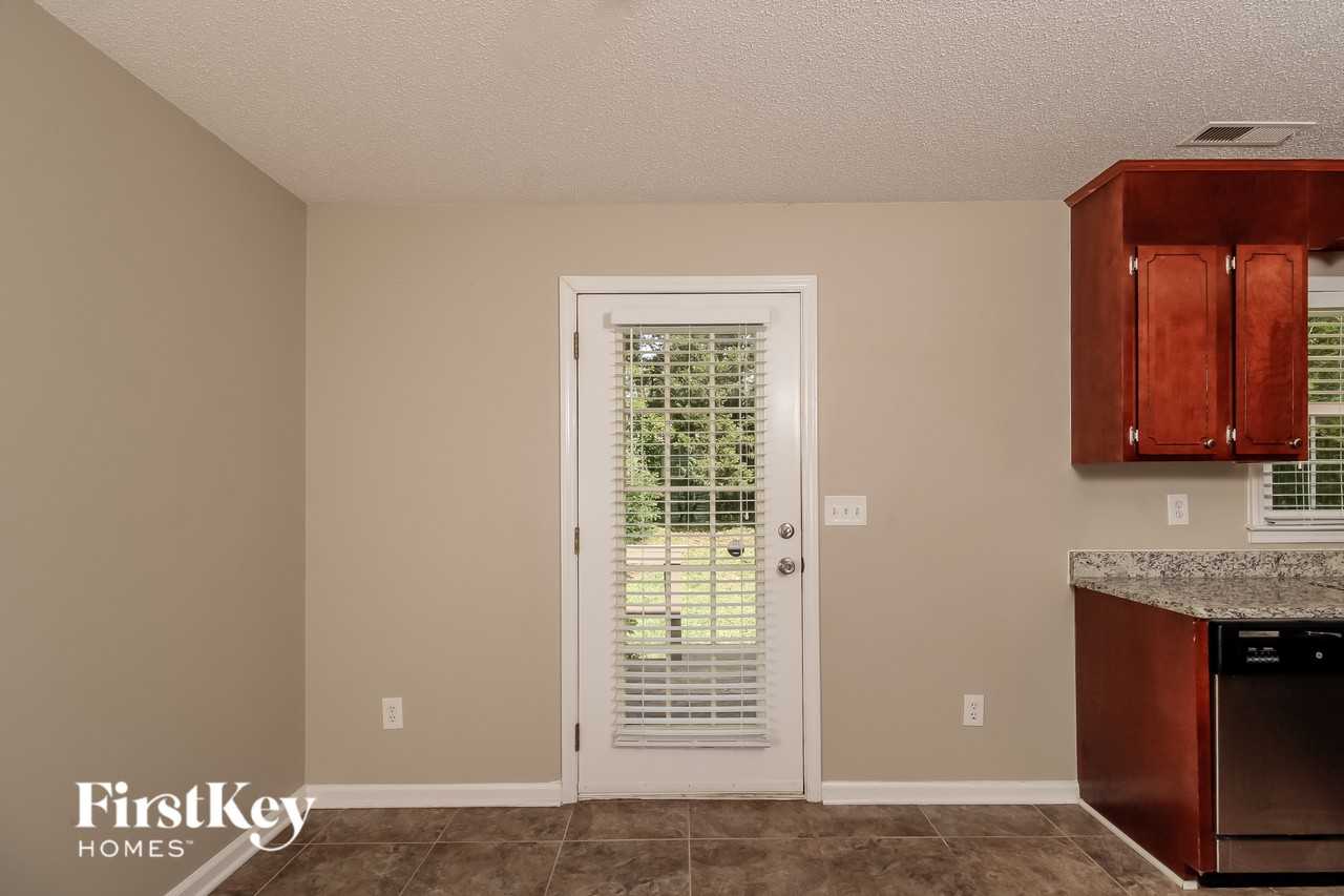 5021 Hutchins St - Photo 4 of 15