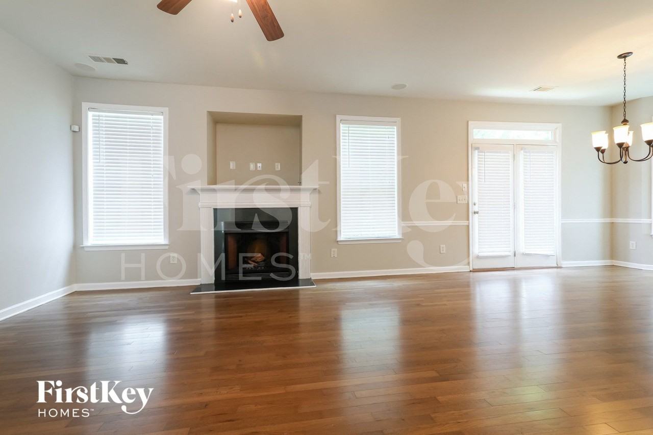 3310 Castleberry Village Cir - Photo 3 of 15