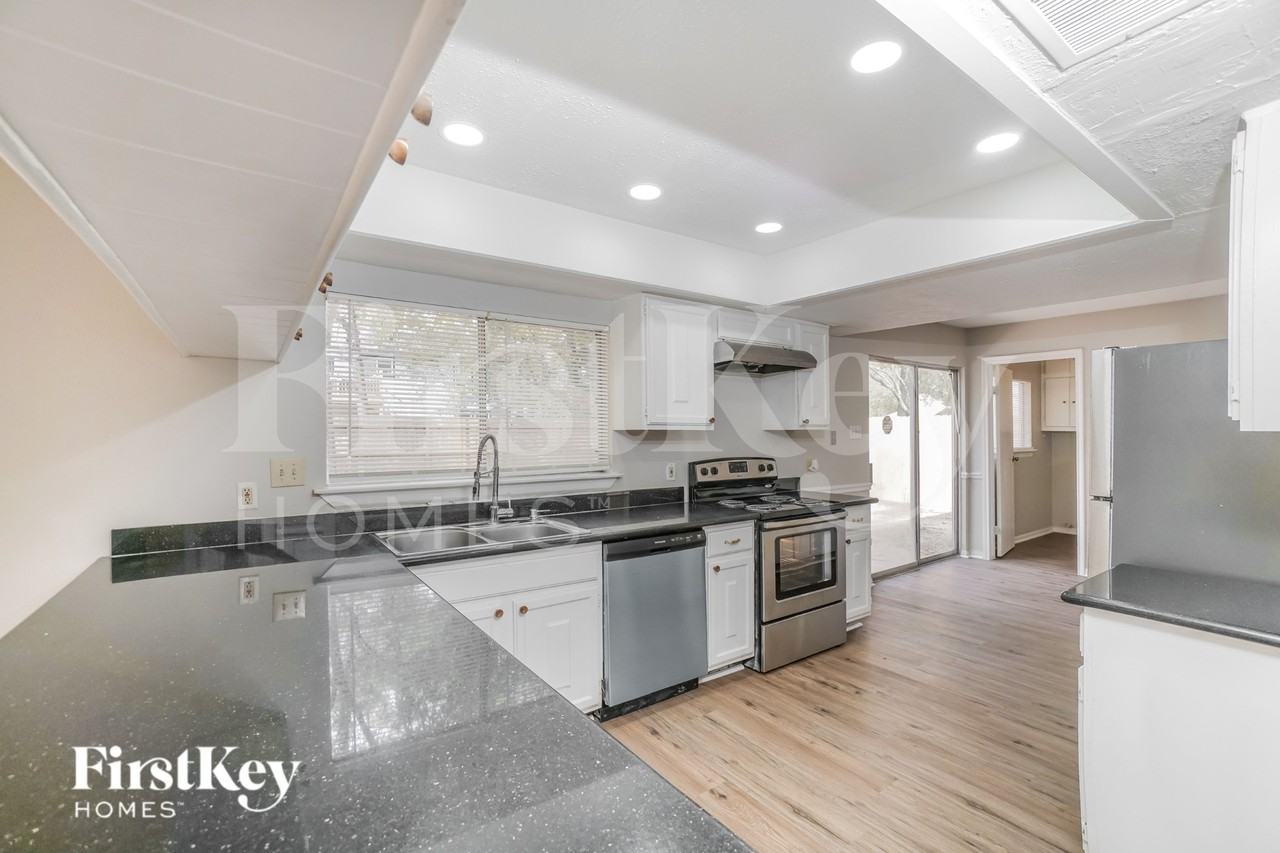 32 S Morningwood Ct - Photo 7 of 19