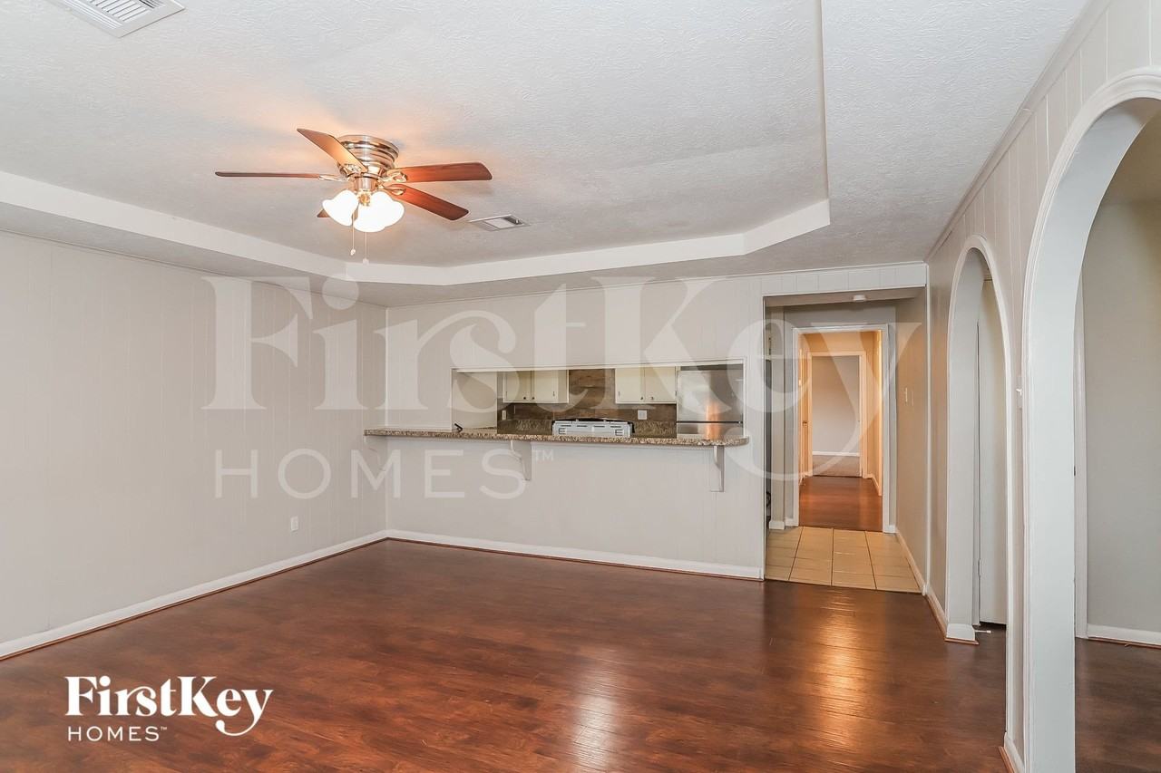 3112 Royal St - Photo 2 of 16