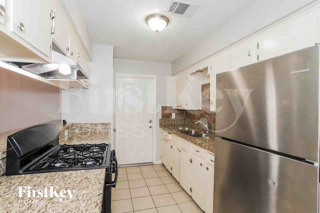 3112 Royal St - Photo 5 of 16
