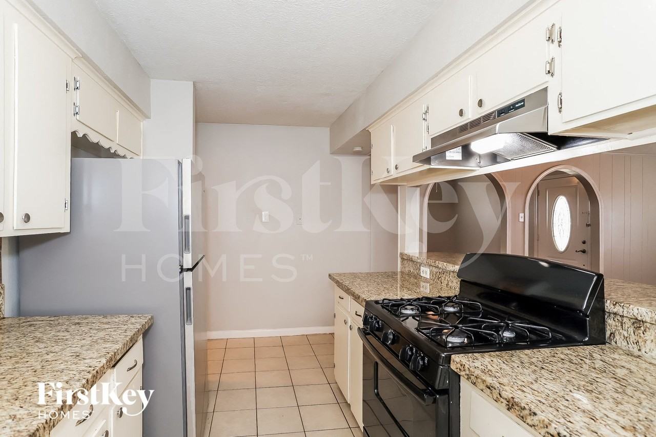 3112 Royal St - Photo 6 of 16