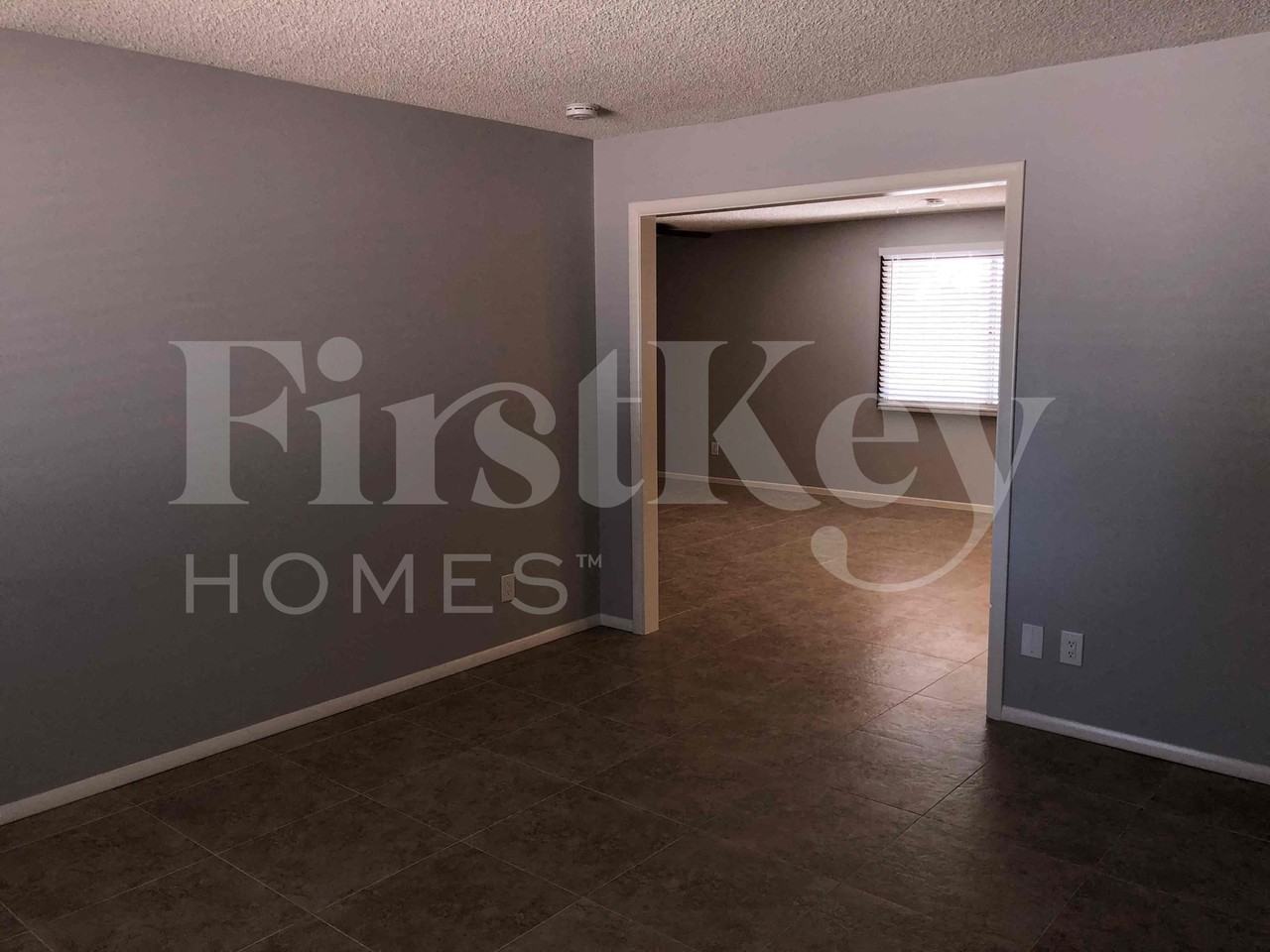 2319 W Wood Dr - Photo 2 of 17