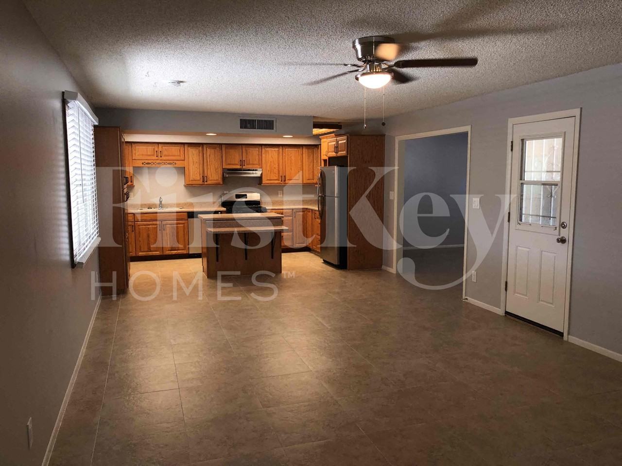 2319 W Wood Dr - Photo 4 of 17