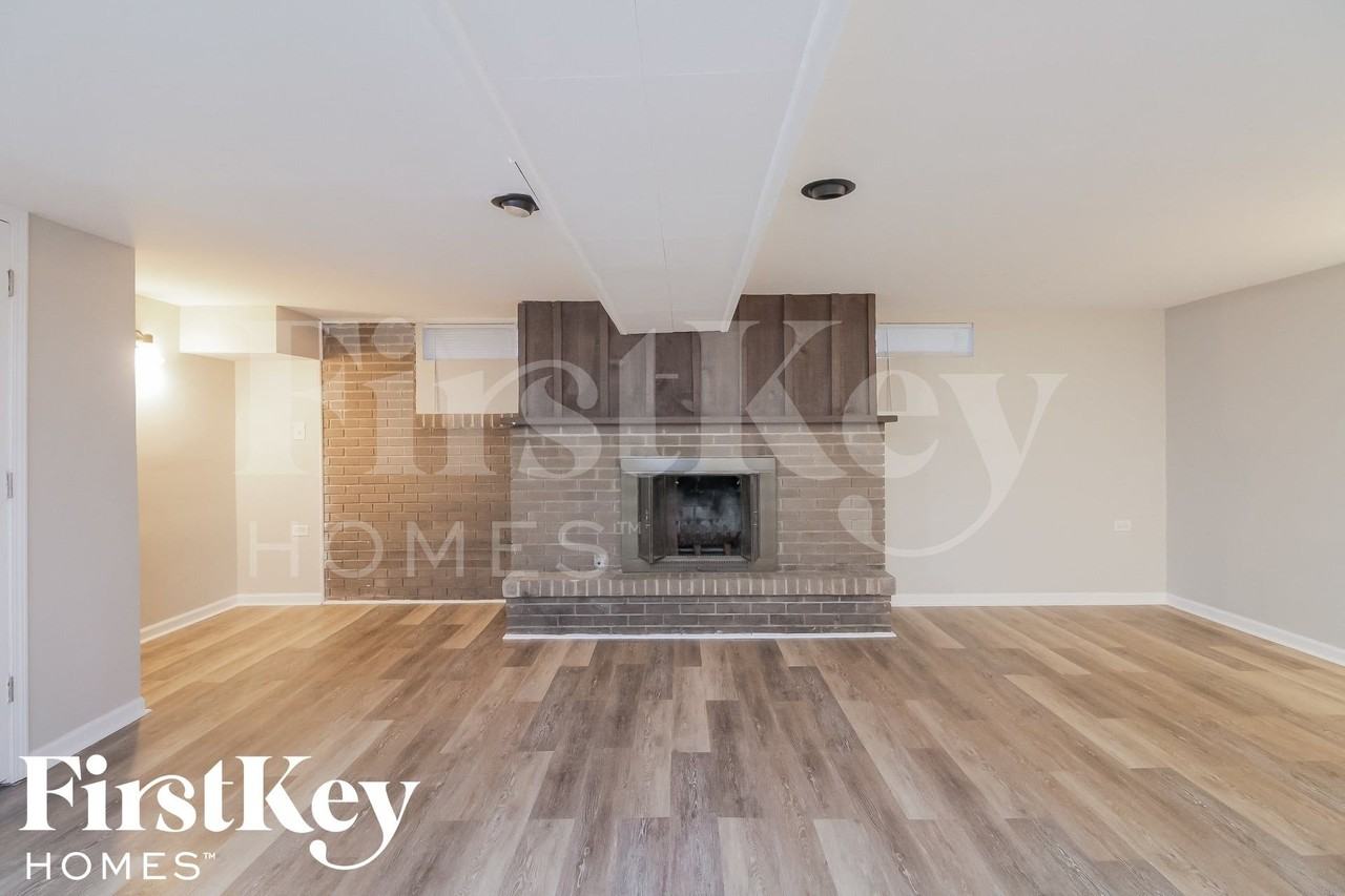 15450 Elm St - Photo 3 of 15