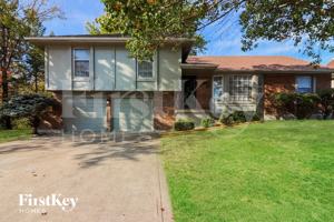 featured image of 14629 Laquinta Dr