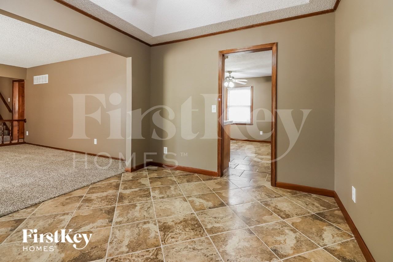 14629 Laquinta Dr - Photo 4 of 16