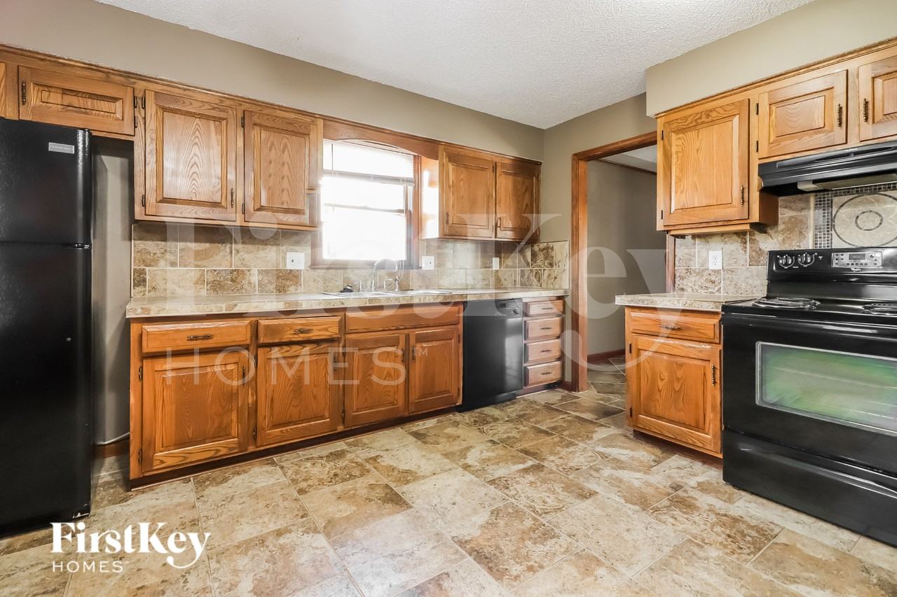 14629 Laquinta Dr - Photo 5 of 16