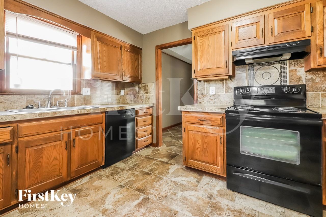 14629 Laquinta Dr - Photo 6 of 16
