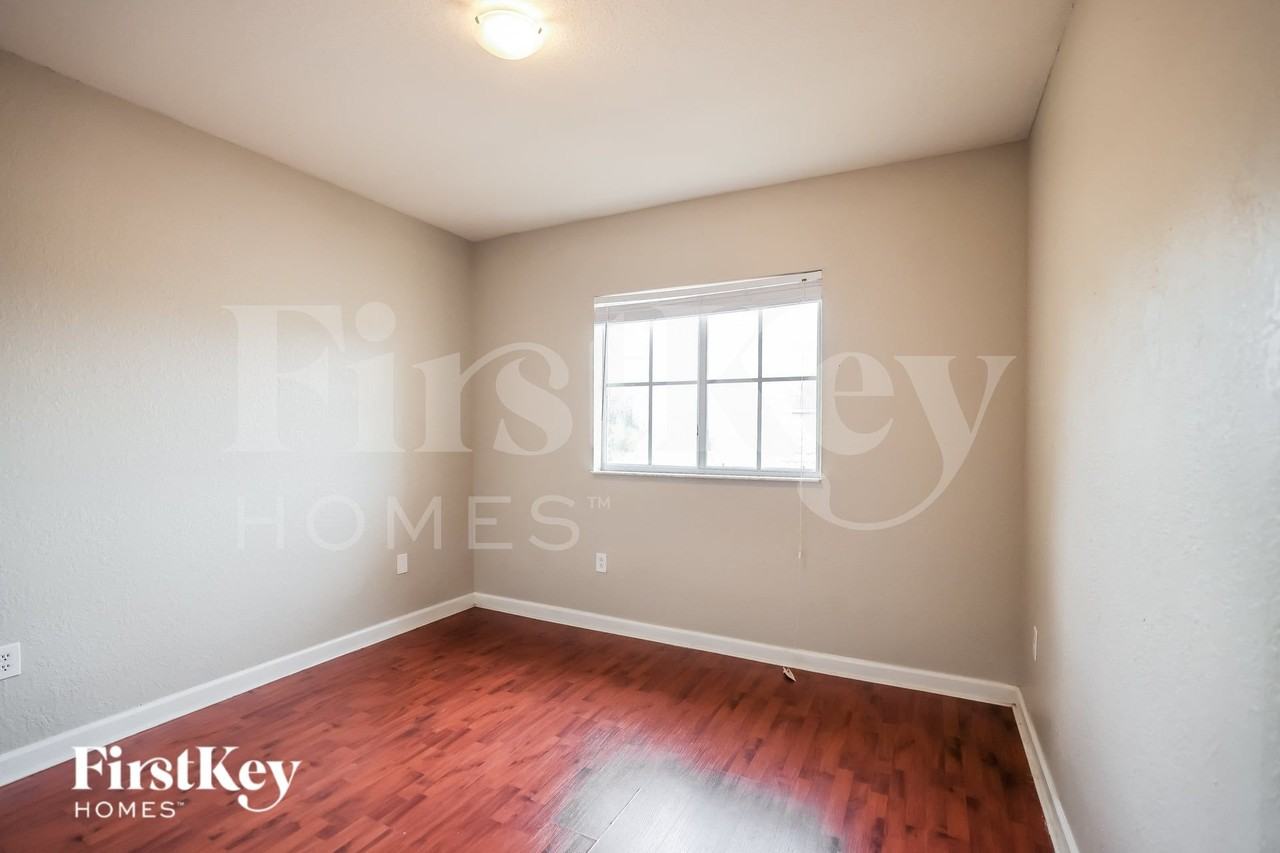 1320 Neplace - Photo 6 of 17