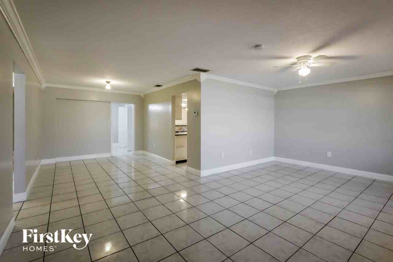 12340 Nw 30th St - Photo 4 of 16