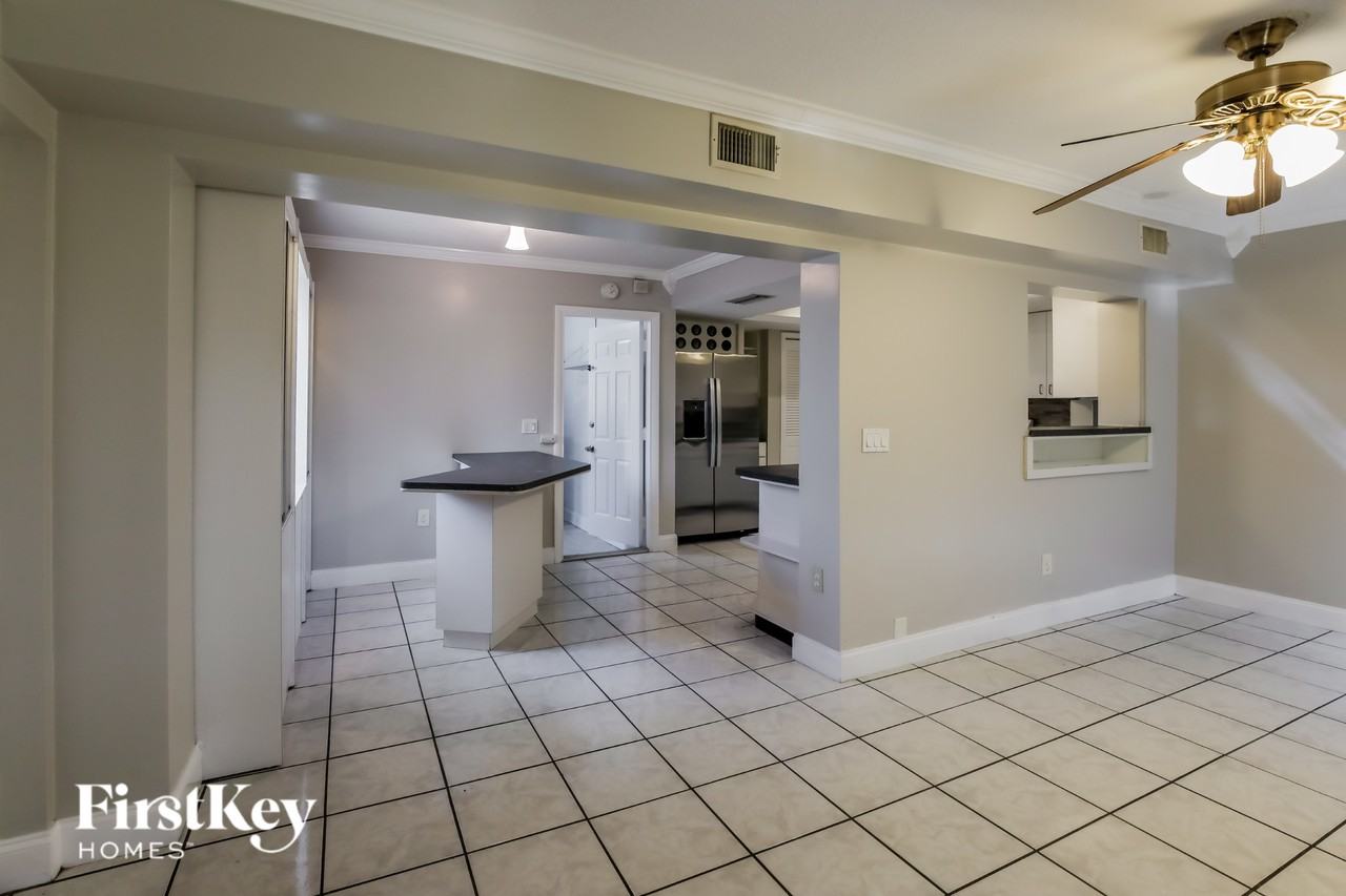12340 Nw 30th St - Photo 5 of 16