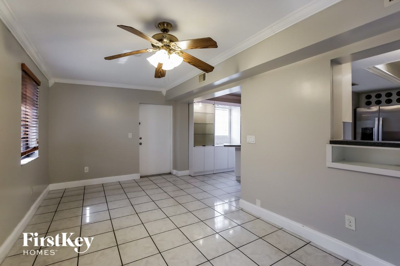 12340 Nw 30th St - Photo 6 of 16