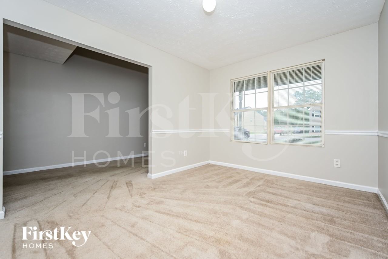 1225 Mills Cove Dr - Photo 3 of 16