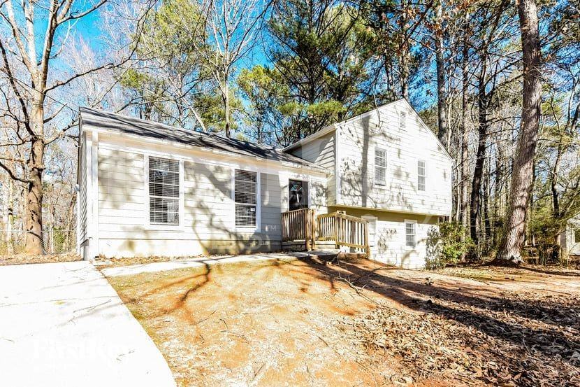 102 Parkview Dr - Photo 2 of 15