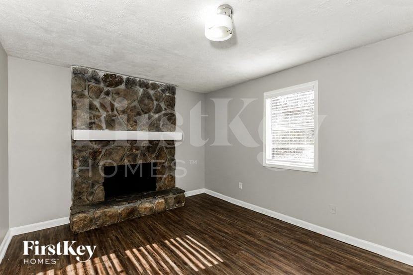 102 Parkview Dr - Photo 3 of 15