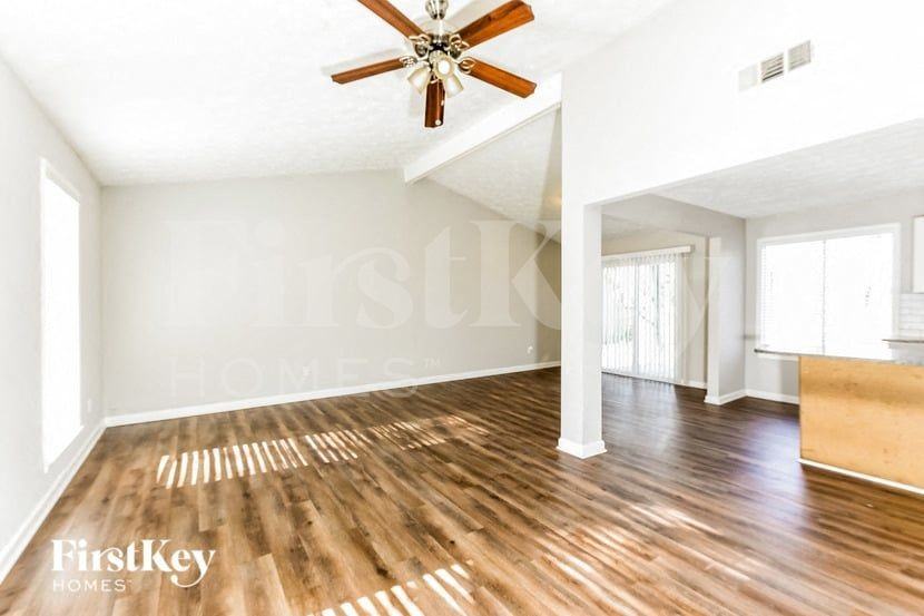 102 Parkview Dr - Photo 4 of 15