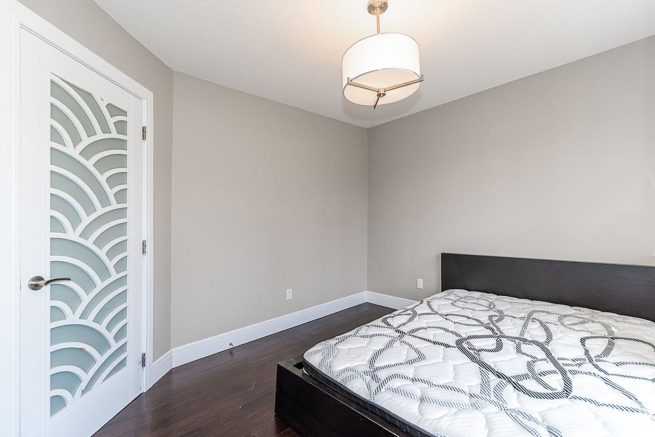 6904 105a St Nw - Photo 6 of 35