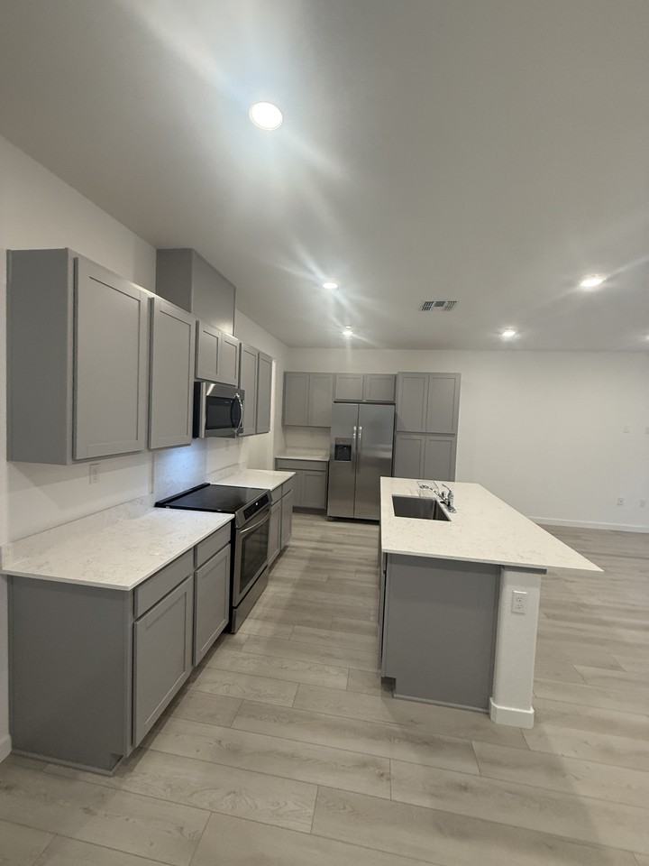 2305 Holcolm Pl #NA - Photo 2 of 19