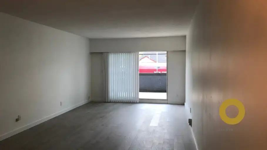1153 Kingsway #2ndF - Photo 3 of 9
