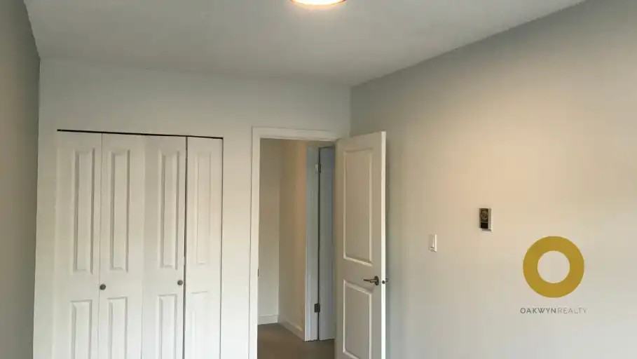 1153 Kingsway #2ndF - Photo 5 of 9