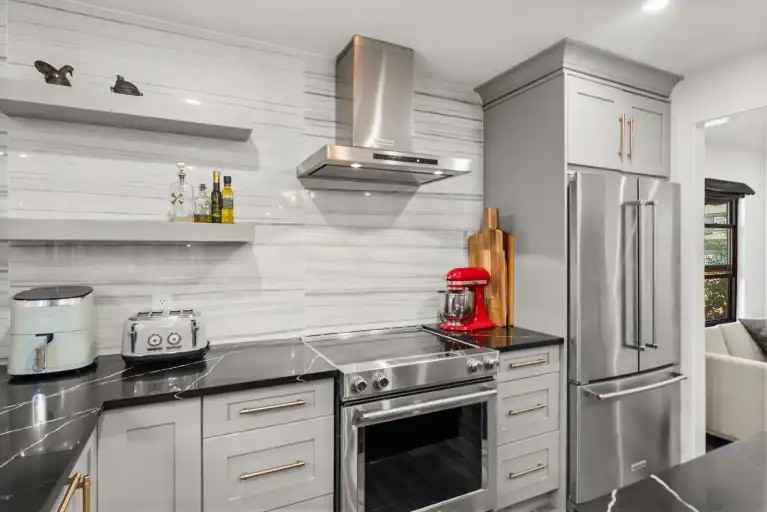 4665 Kensington Pl - Photo 7 of 27