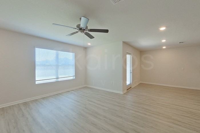 220 Monarch Ln - Photo 4 of 23